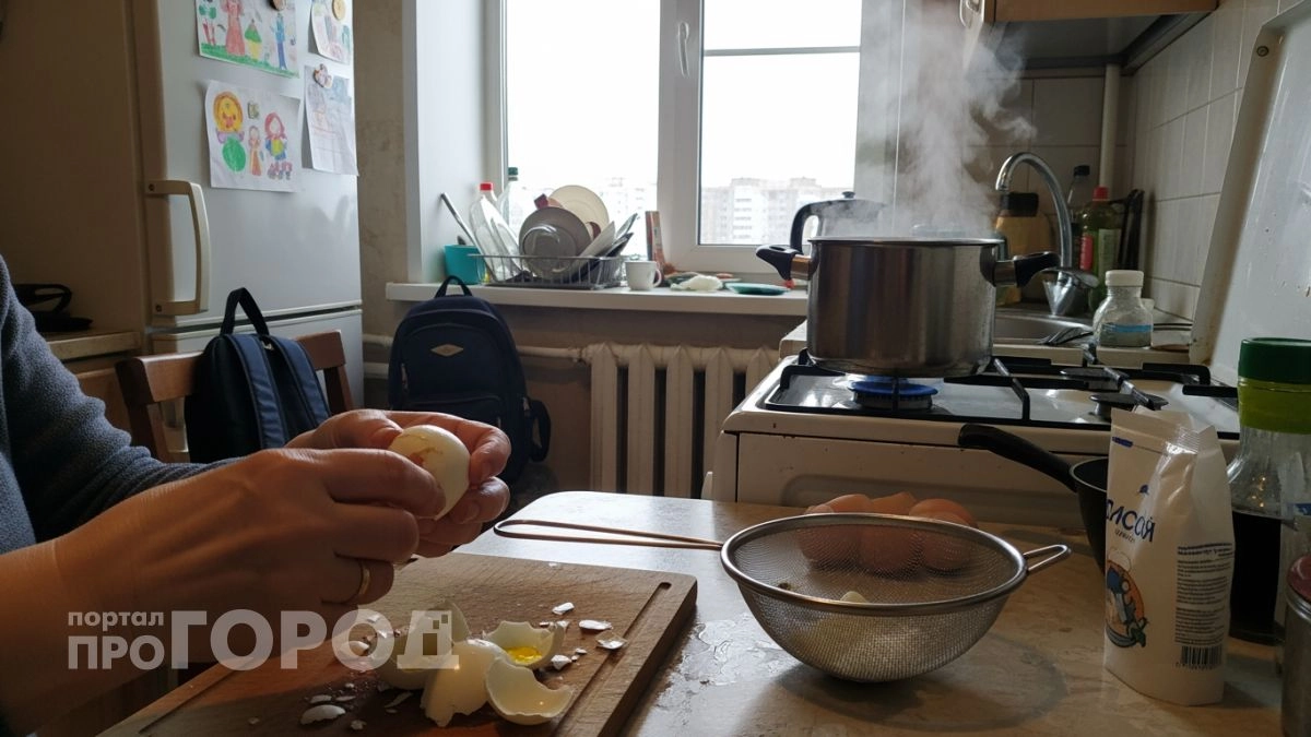 Секрет идеальной очистки яиц кроется не в их свежести: используйте этот простой метод при варке для результата