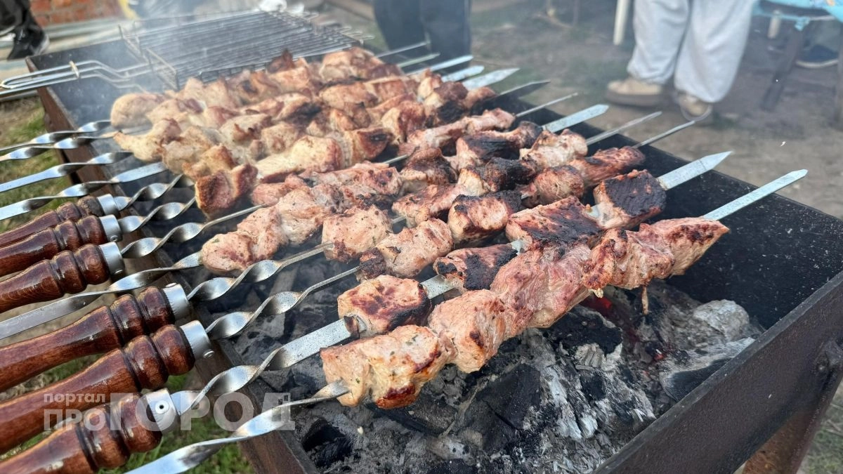 Хватит портить мясо уксусом: профи показал простой способ сделать шашлык сочным как в лучшем ресторане