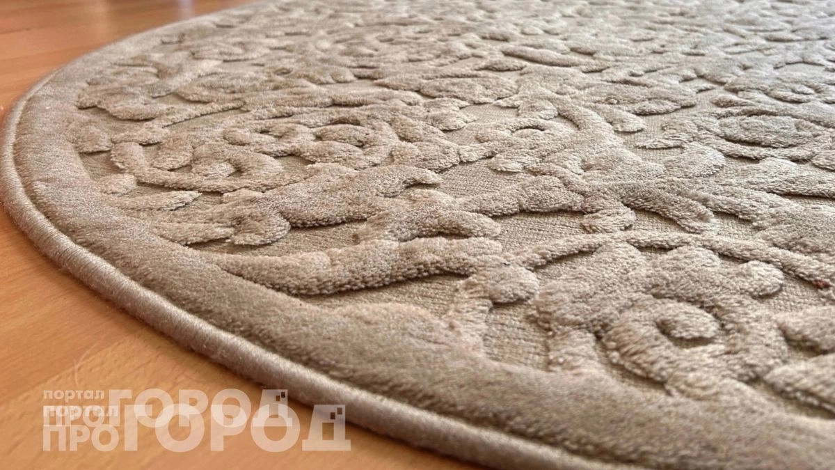 Забудьте про ковры в интерьере: дизайнеры перешли на новые материалы, которые упрощают уборку в разы