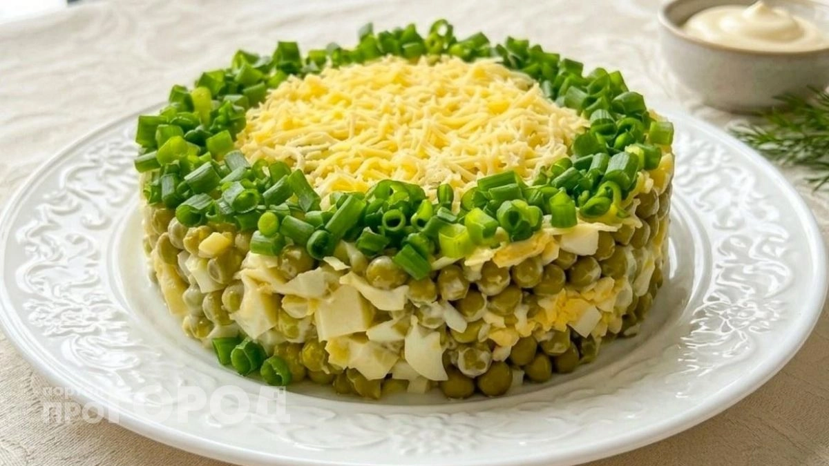 Беру всего четыре доступных продукта и делаю ресторанный салат за пять минут до прихода гостей на ужин