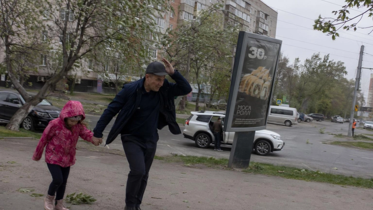 В Ростове ожидаются порывы ветра до 23 м/с: что советуют власти