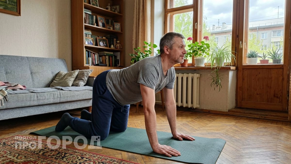 Хватит терпеть ноющую спину по утрам: ортопед показал одно быстрое движение для свободы каждого позвонка