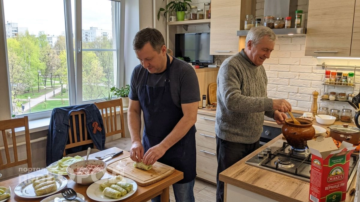 Илья Лазерсон приехал за рецептами в Йошкар-Олу: как марийская кухня попадет на страницы главной книги страны