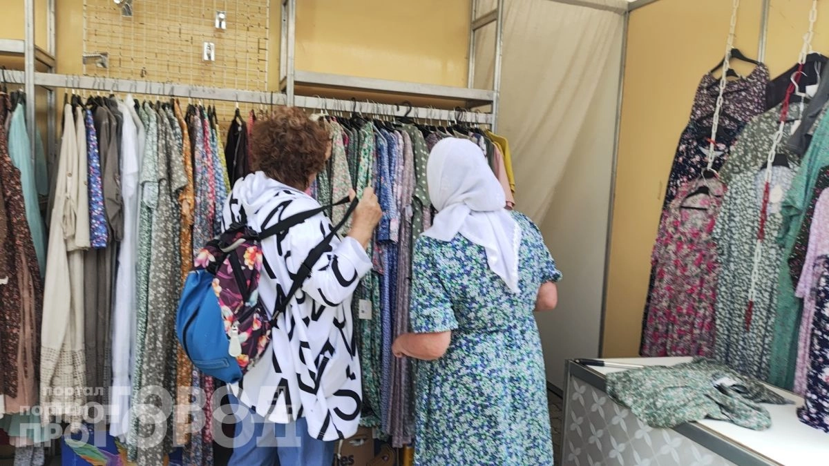 Ваш гардероб вас старит: 8 оттенков одежды, которые нужно немедленно убрать от лица после 60 лет