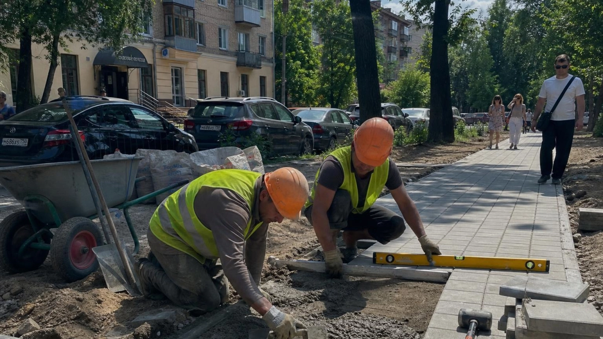 Экскурсовод стыдится водить туристов по тротуару на Семашко