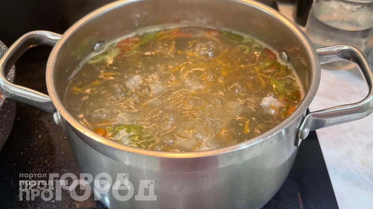 Выкиньте этот овощ из супа прямо сейчас: он безжалостно портит вкус блюда и чем его лучше заменить