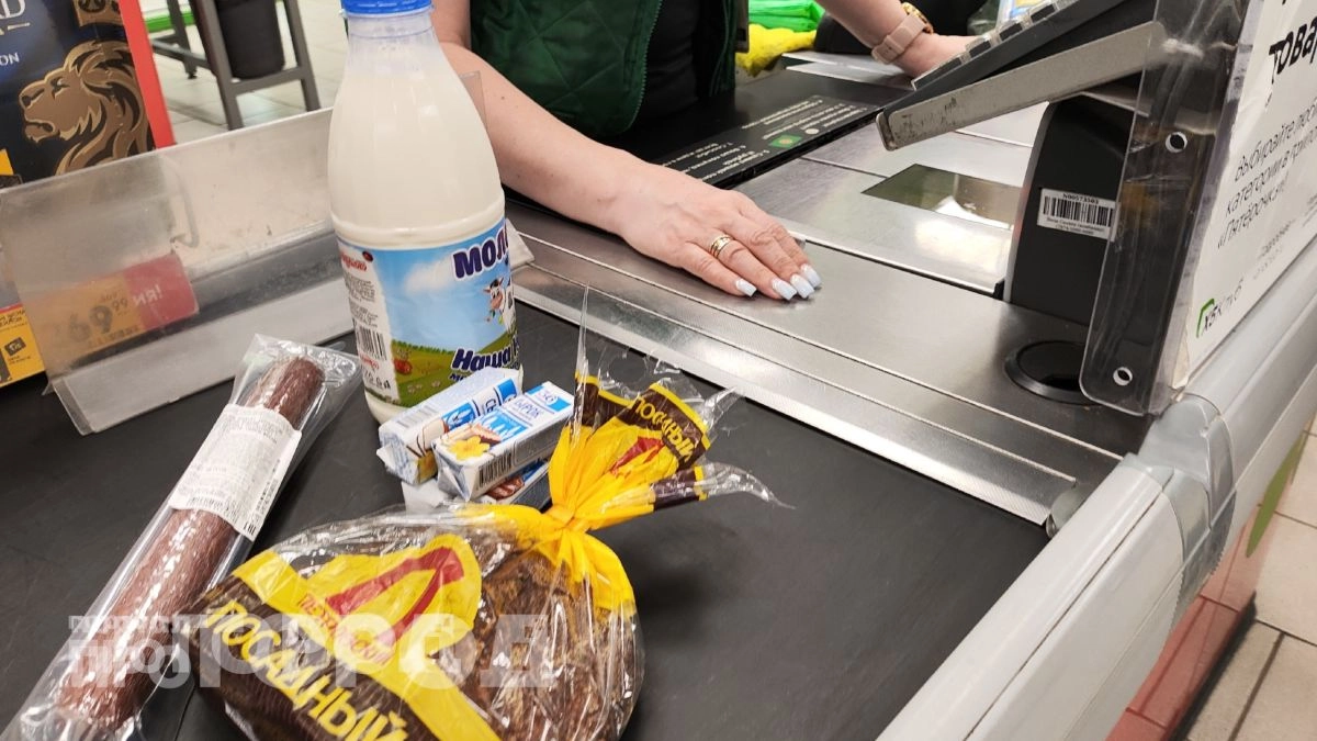 Сотрудники продуктовых сетей раскрыли главные хитрости касс: как покупать продукты и платить на треть меньше