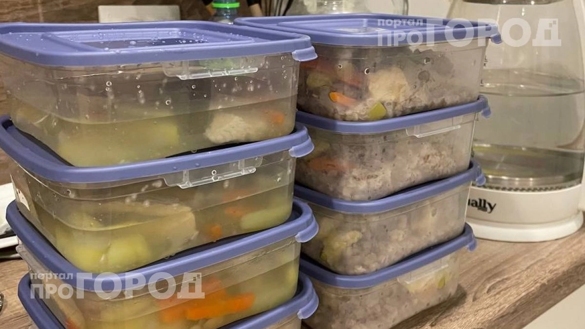 Перестала покупать новые контейнеры после этого открытия: копеечное средство удаляет въедливые запахи за час