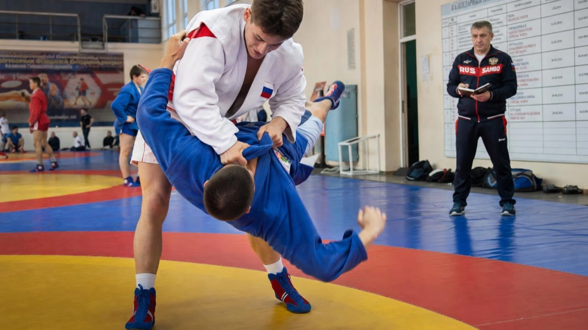 Студент из Ростова взял золото чемпионата России по самбо среди незрячих