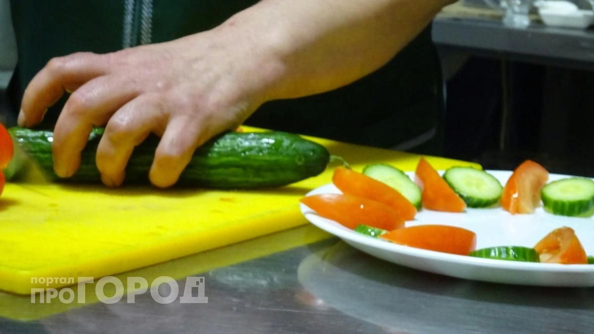 Огурцы будут готовы к подаче через три часа: просто добавьте чеснок и перец по моему проверенному способу
