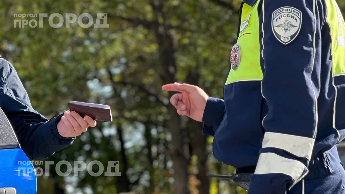 Инспектор ГАИ задает эти вопросы с подвохом: как правильно молчать, чтобы не потерять права и деньги