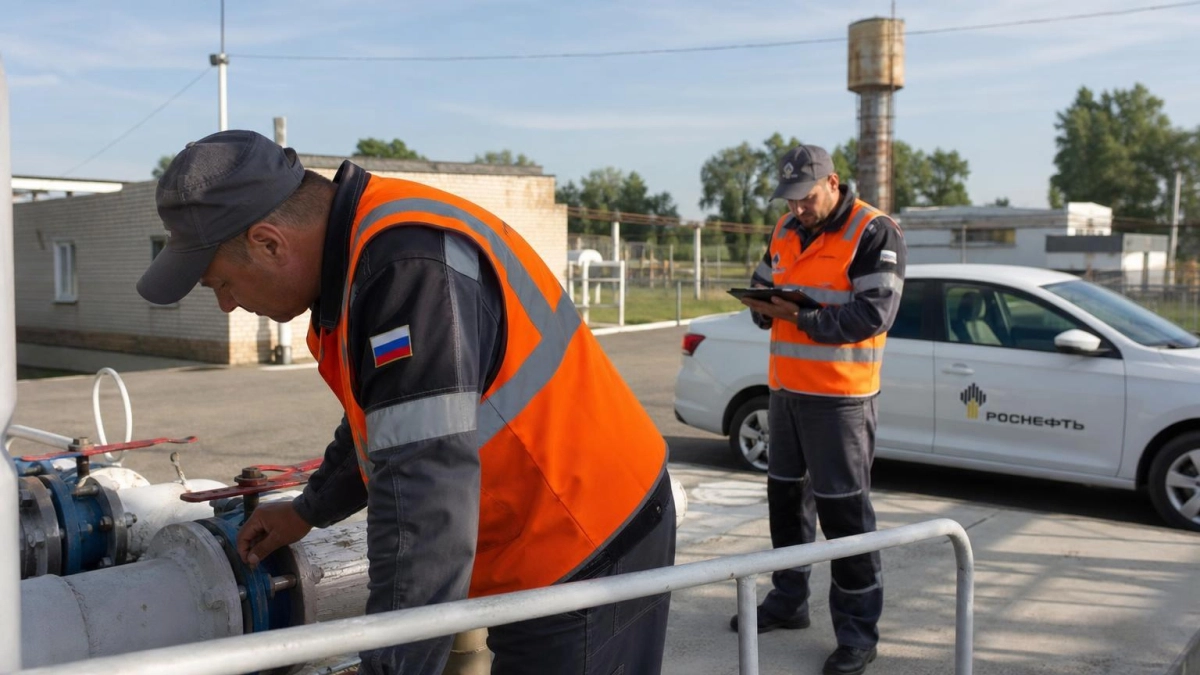 В Миллеровском районе при отражении атаки дронов загорелась емкость с топливом