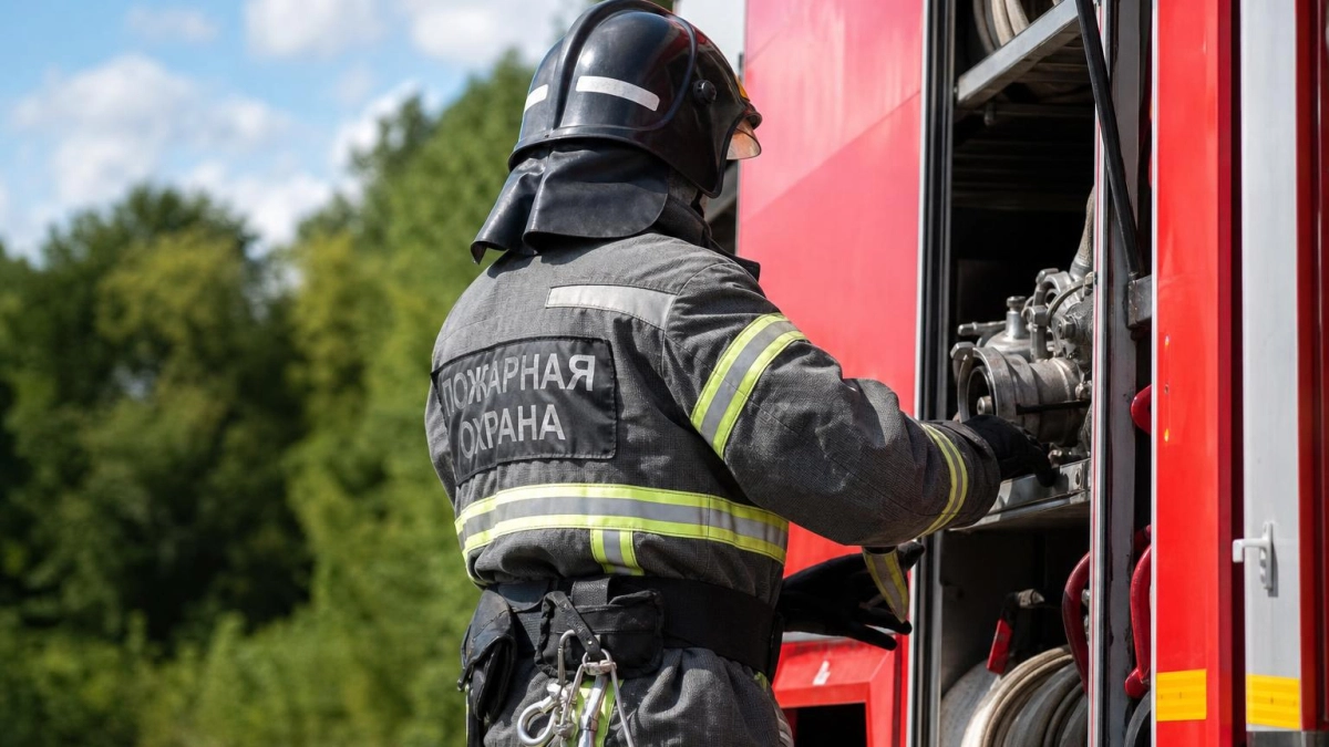 12 пожаров и 5 ДТП за сутки: МЧС задействовало 256 человек