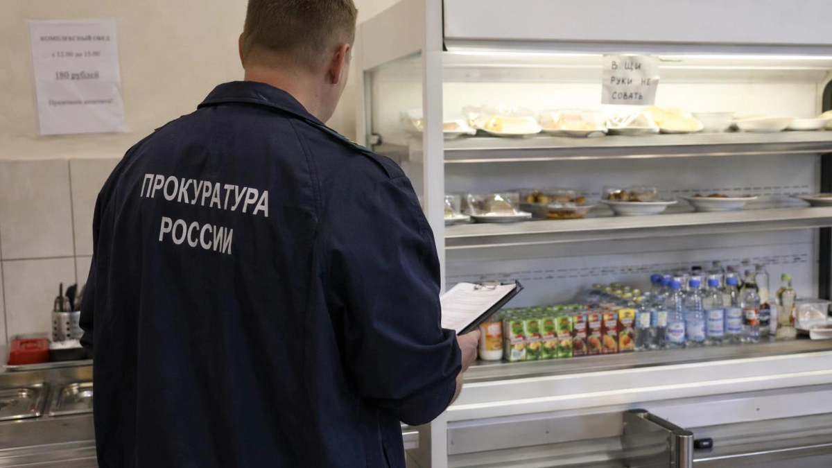Одежду не стирали, продукты без маркировки: прокуратура проверила общепит на Дону