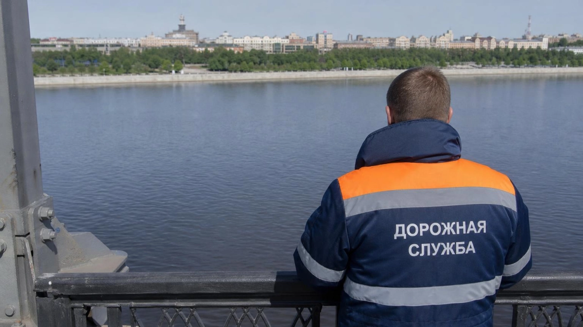 Вечернюю разводку моста в Ростове отменили из-за ветра свыше 15 м/с