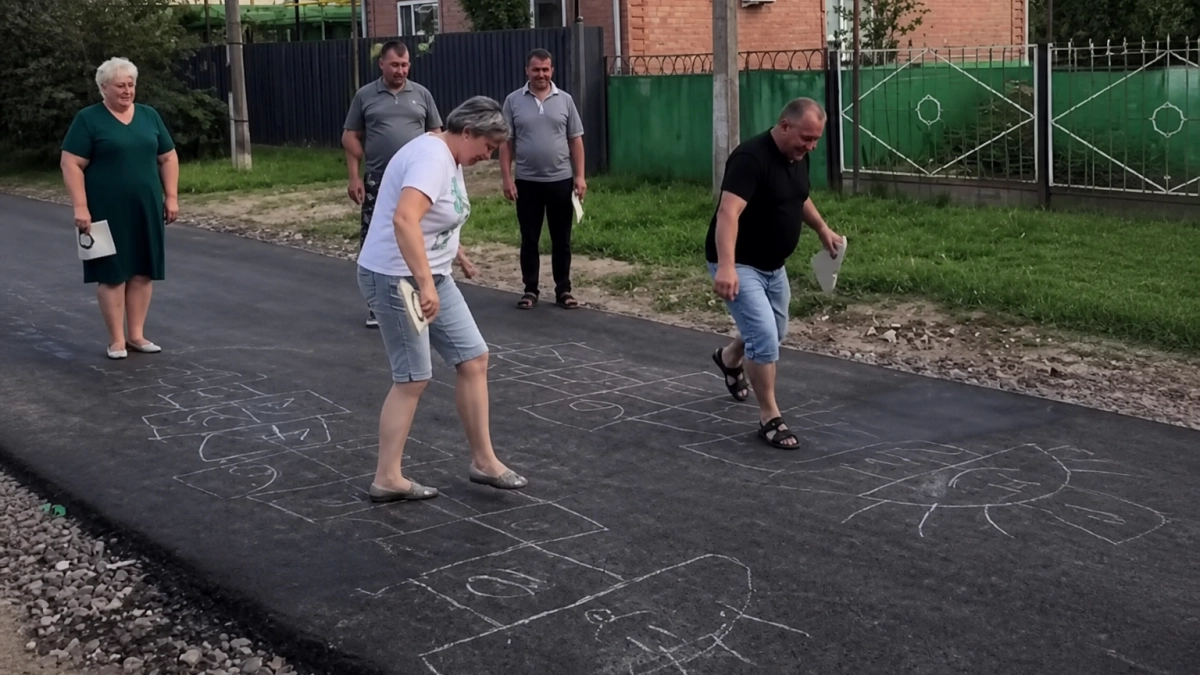 В селе под Ростовом отметили ремонт дороги, которого добивались более 10 лет