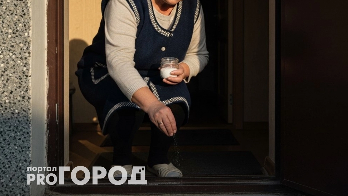 Забудьте о дорогой химии: горничная с 20-летним стажем рассказала, зачем каждый день сыплет соль у порога