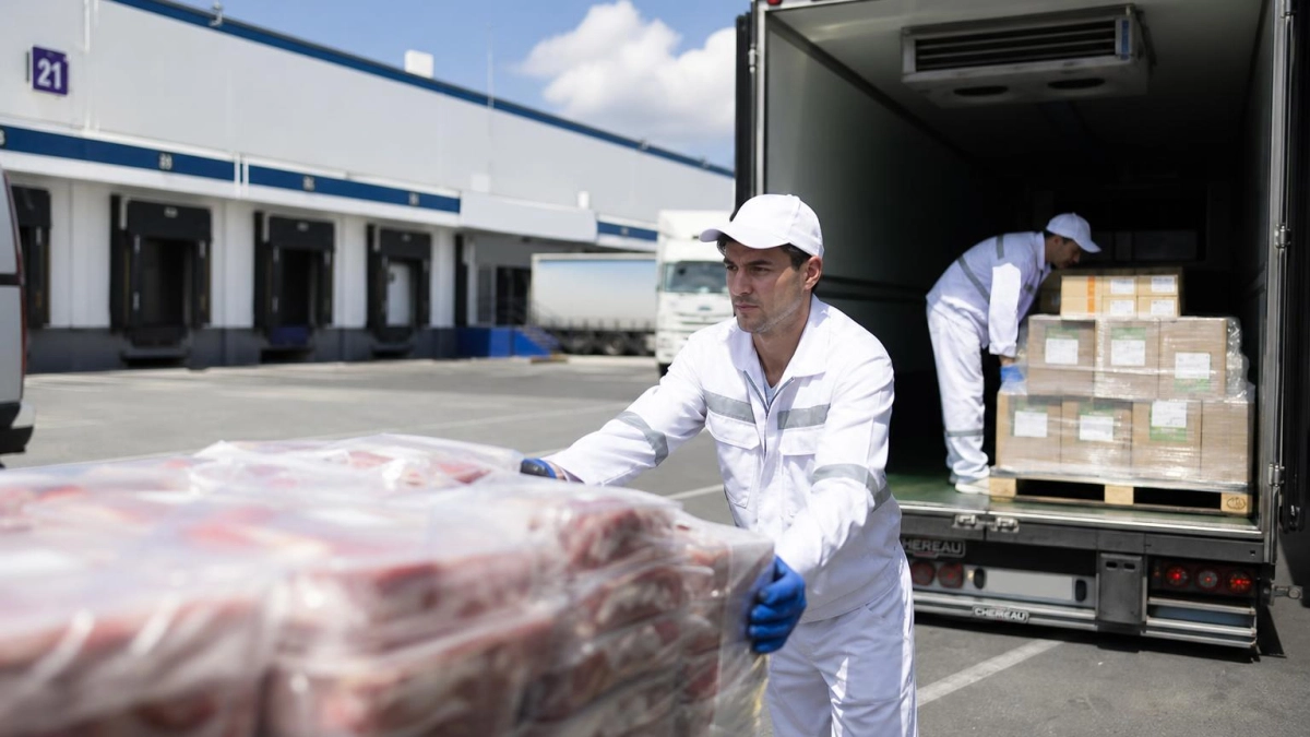 Из Ростовской области в Абхазию отправят 17,5 тонны мяса и молочной продукции