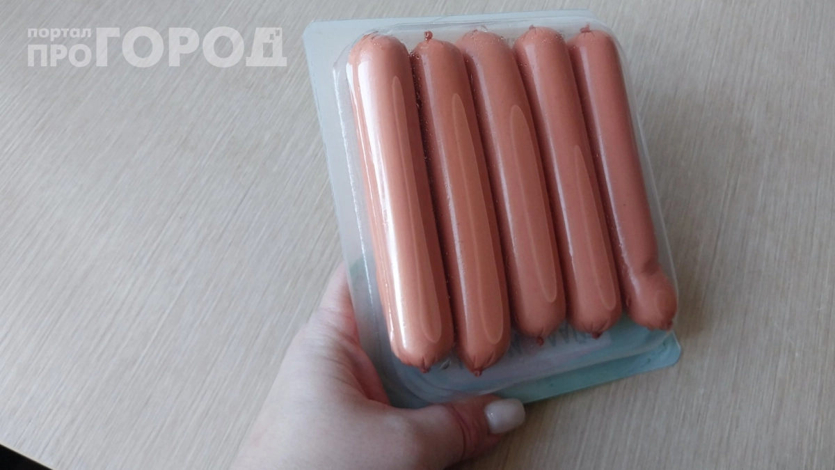 Больше не храню сосиски в заводской упаковке: объясняю почему это опасно для здоровья всей вашей семьи