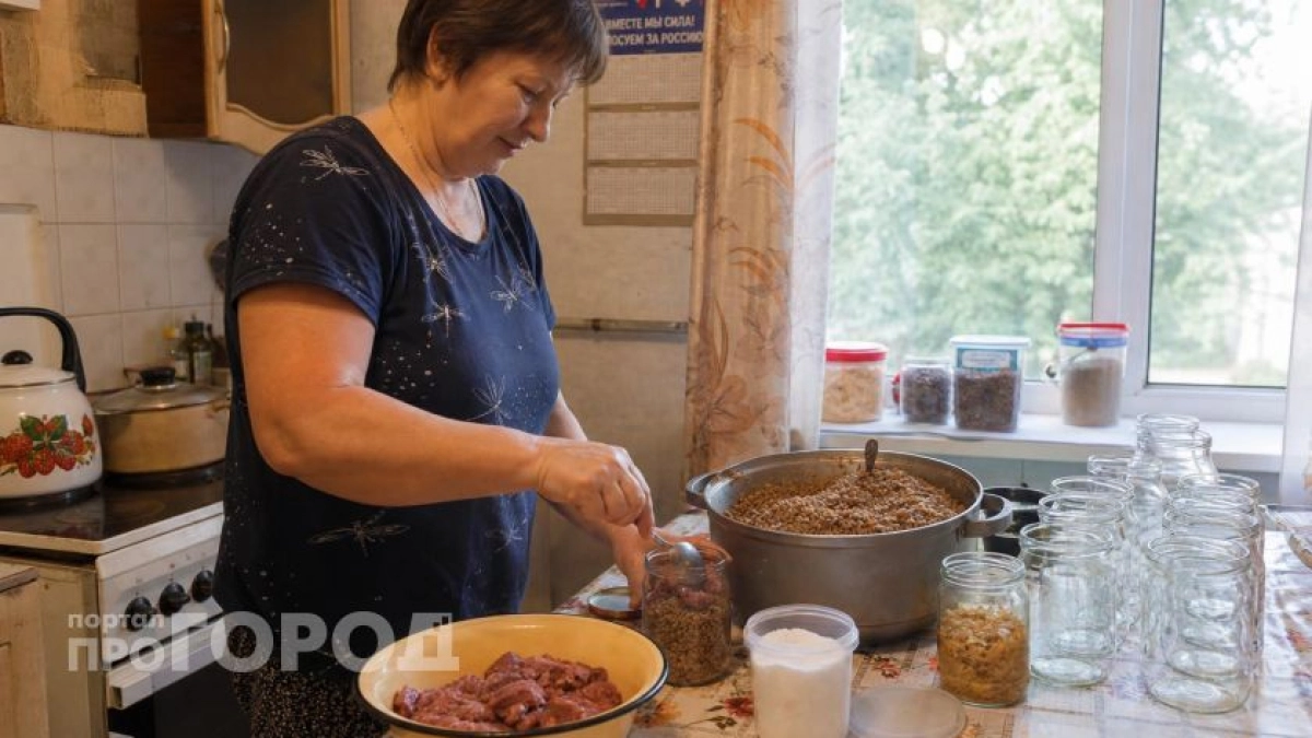 Забыла про ежедневные походы к плите: готовлю сразу десять порций ужина в банках и экономлю кучу времени