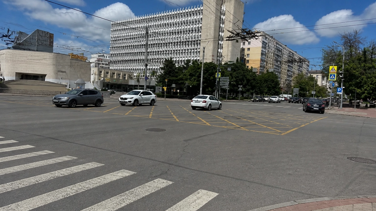 В Ростове расторгли контракт на ремонт Ворошиловского после срыва реконструкции