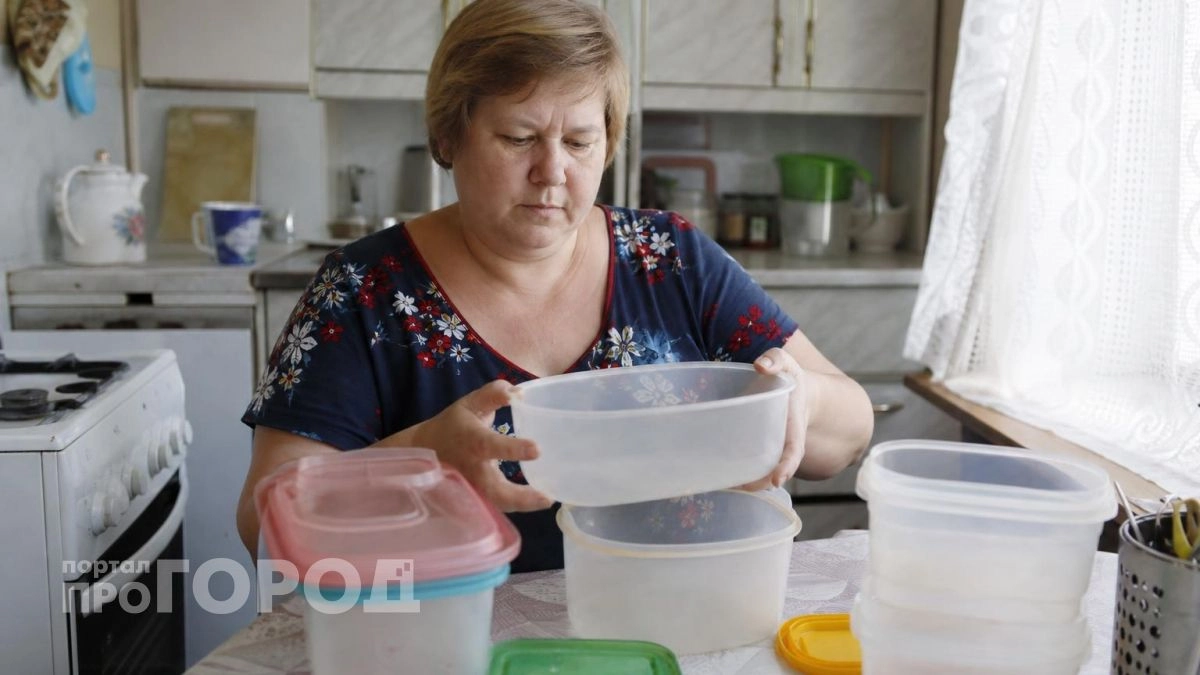 Хватит захламлять шкафы: превратила ненужные пластиковые контейнеры в стильные органайзеры за копейки
