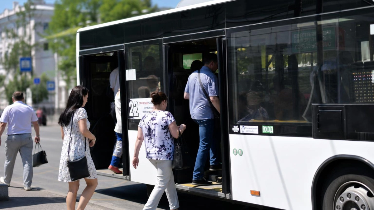 В Таганроге после жалоб жителей скорректируют маршруты и усилят выпуск автобусов