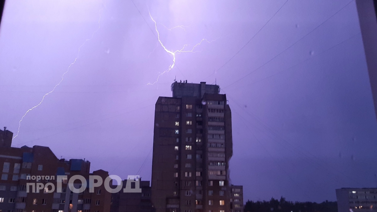 Риск получить удар молнией дома выше чем кажется: какие привычные действия в грозу могут стоить вам жизни