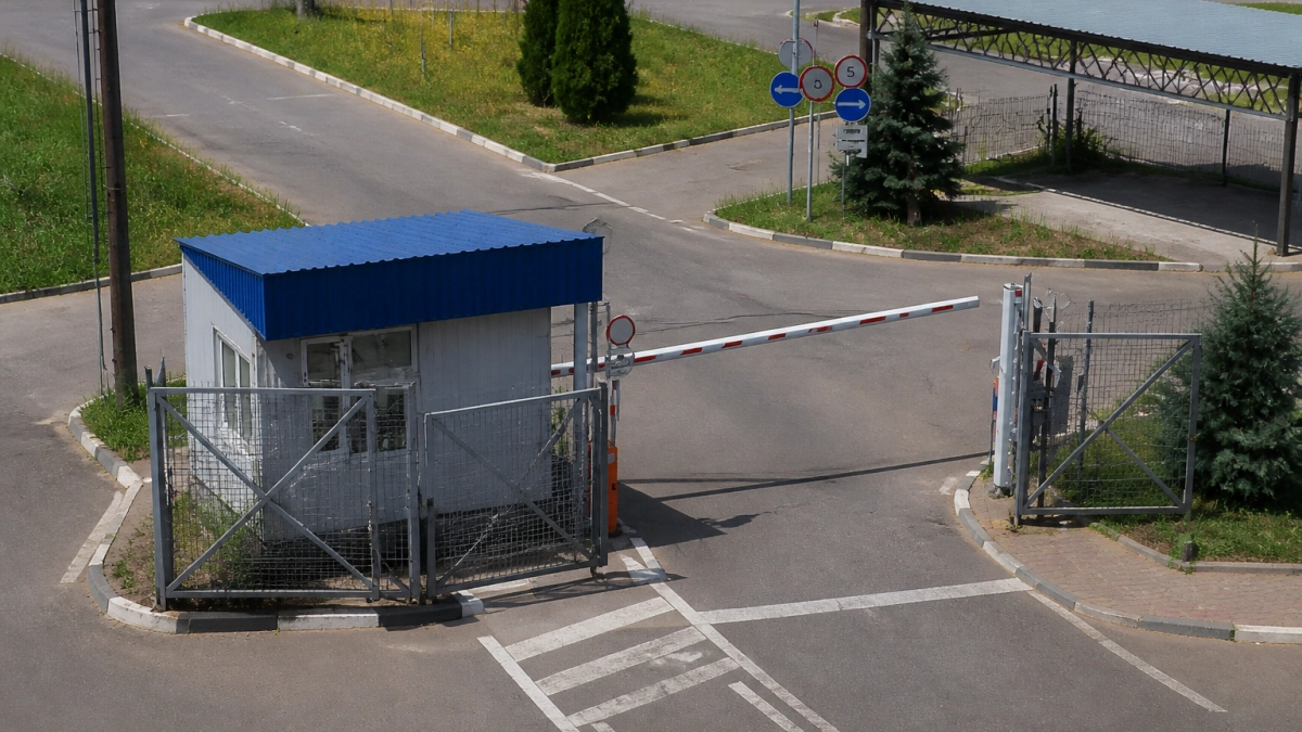 После атаки на пункт пропуска Новошахтинск движение временно ограничили
