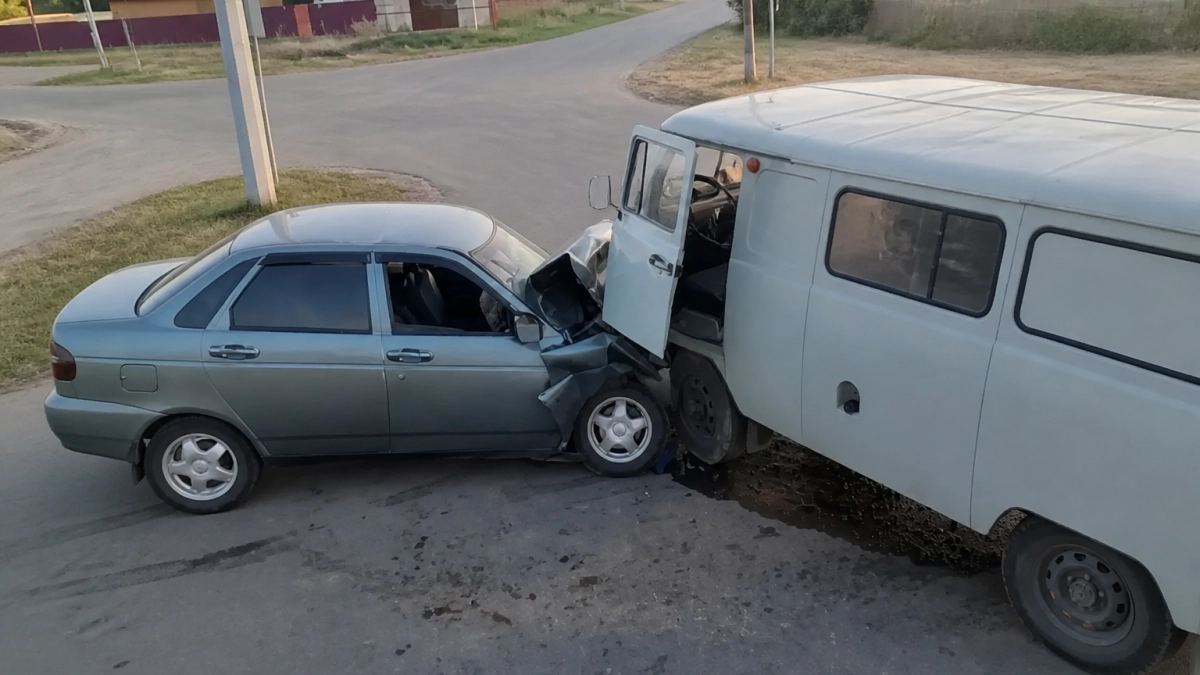 В ДТП в хуторе Поповка пострадали четверо, среди них двое детей