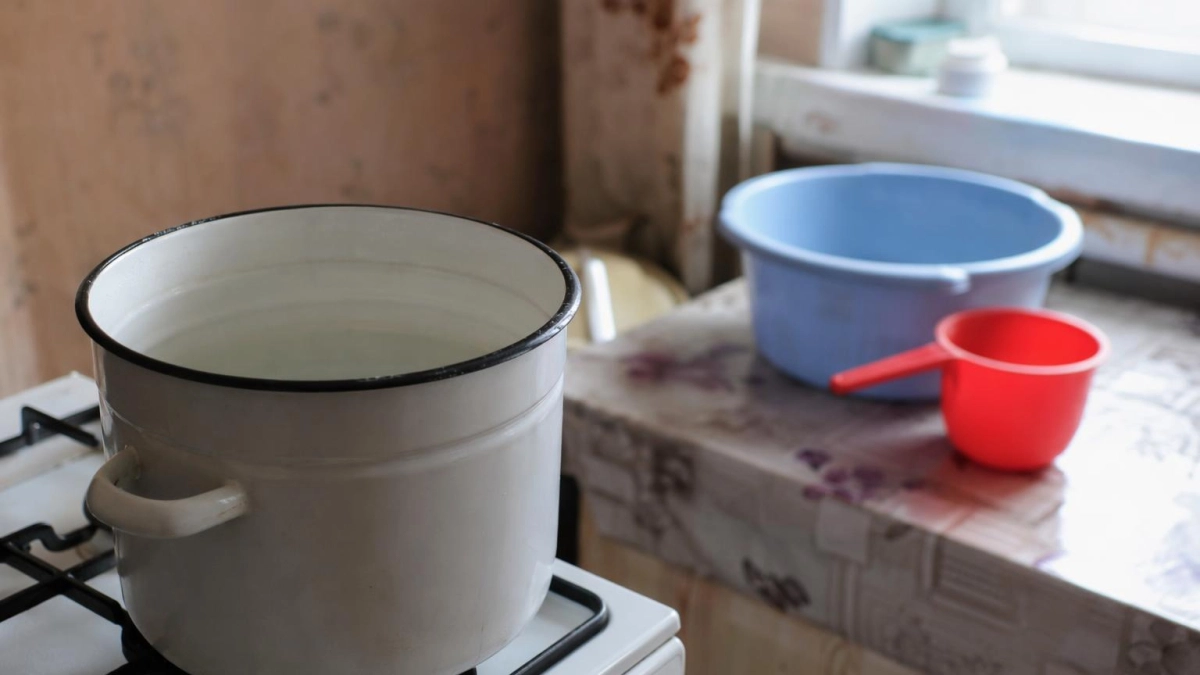 После урагана в Ростовской области вернули воду в пять городов и районов