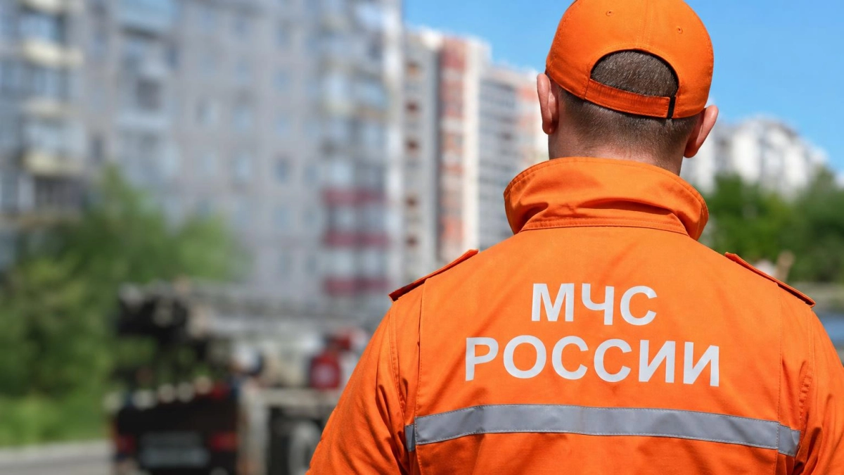 После ночной атаки БПЛА в Ростове повреждены дома, кафе и соцучреждение