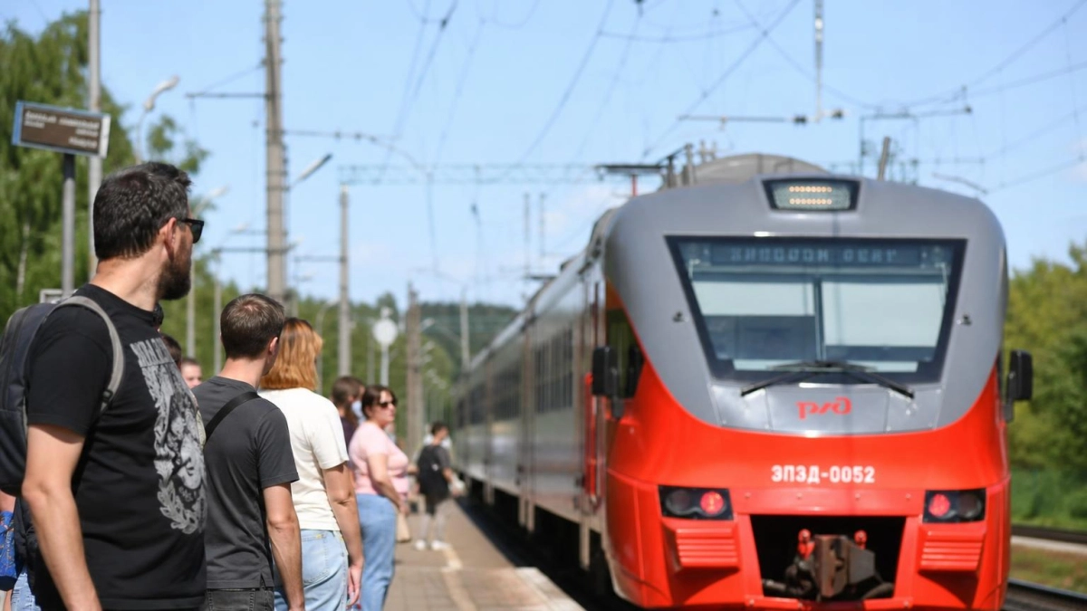 Из Ростова задерживаются пригородные поезда в Лихую на фоне технического сбоя