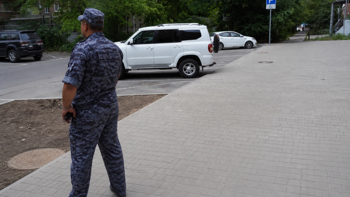 После атаки БПЛА в Батайске повреждены дома и здание магазина