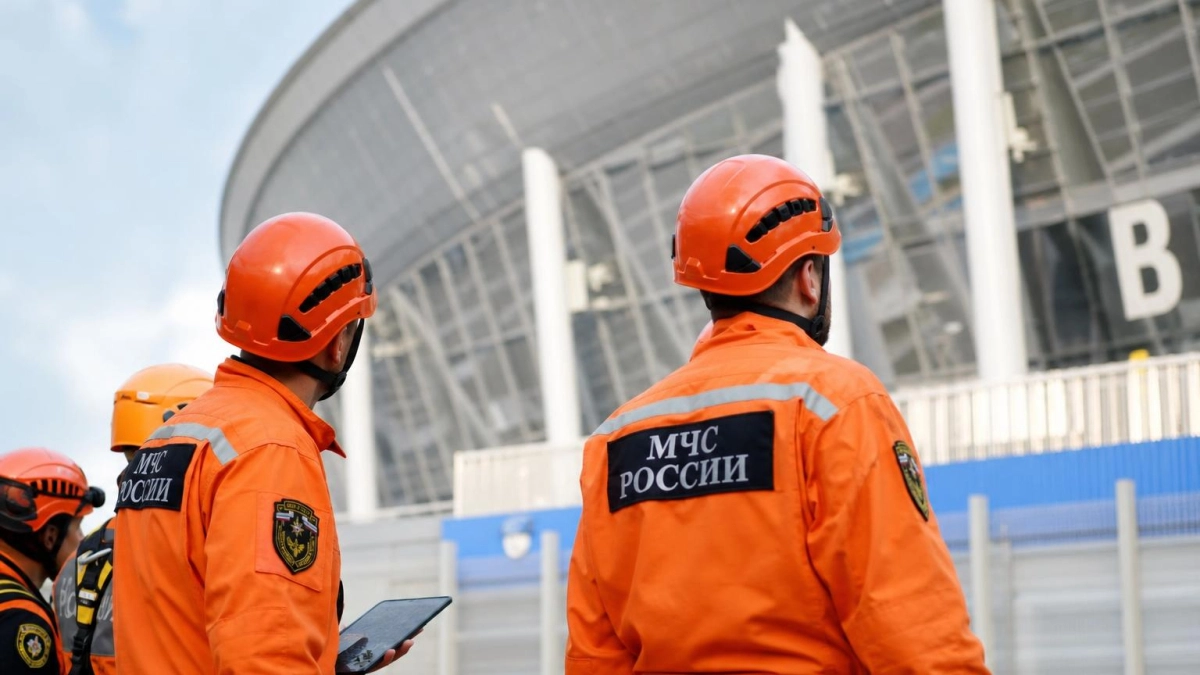 Ураган сорвал с медиафасада «Ростов Арены» около 20 тяжёлых кассет