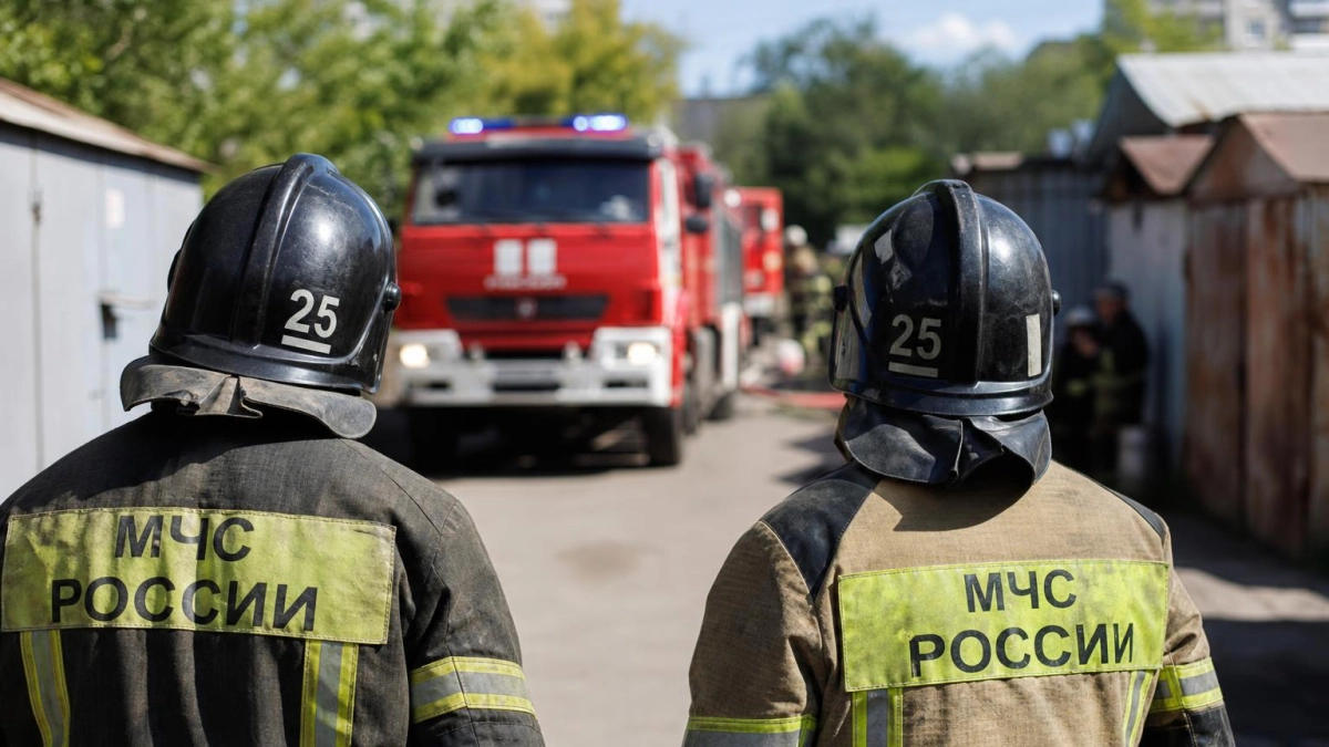 В Ростове после сварочных работ сгорели три гаража и два автомобиля