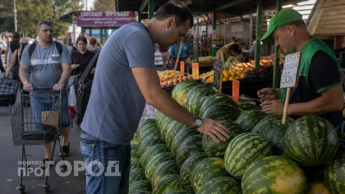 Забудьте про стук по кожуре: запомните эти 3 признака спелого арбуза, которые гарантируют сладкий вкус