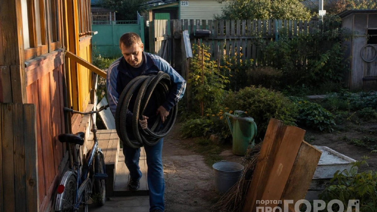 Больше не выбрасываю велосипедные обода: делаю из них дизайнерские подставки для вьющихся растений на даче