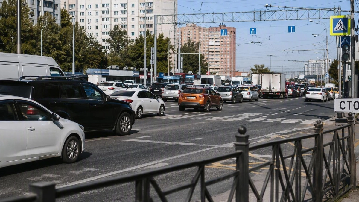 Власти объяснили пробки на проспекте 40-летия Победы изменением схемы движения