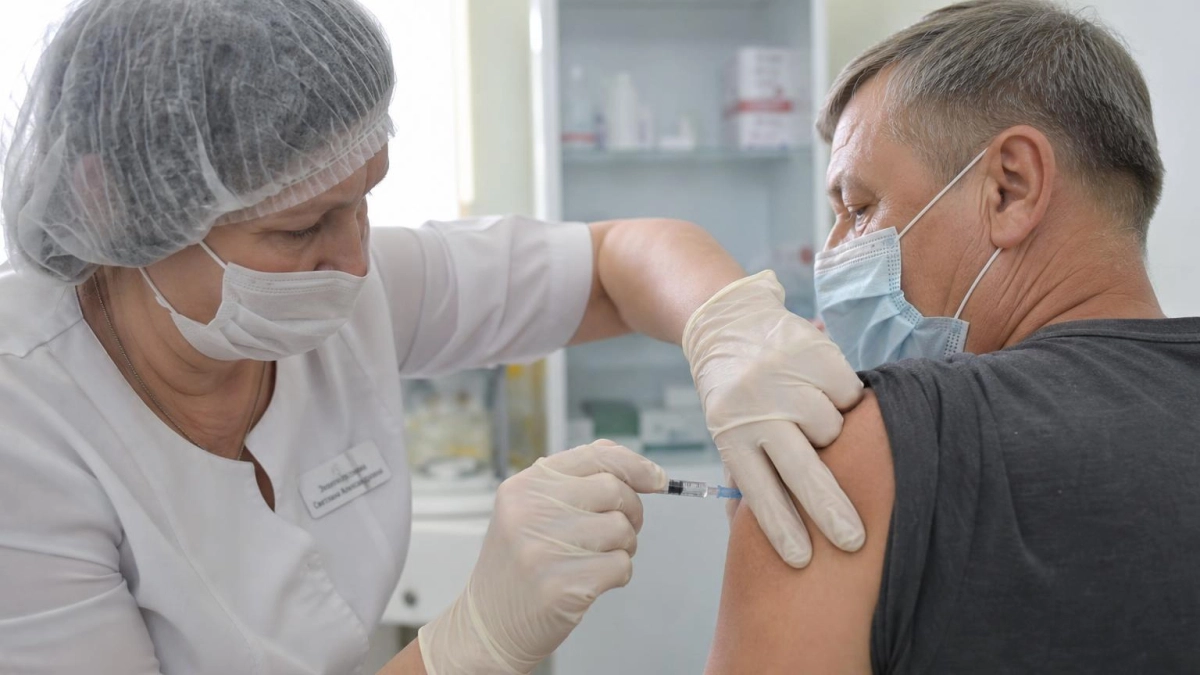 На Дону начали вакцинацию от гриппа с планом охватить не менее 60% жителей