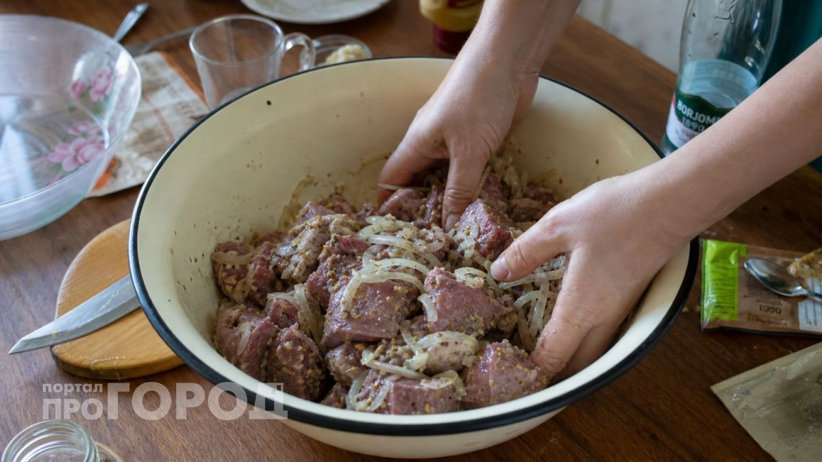 Секрет идеального шашлыка раскрыт: одна ложка этого продукта сделает любое мясо нежнее сливочного масла