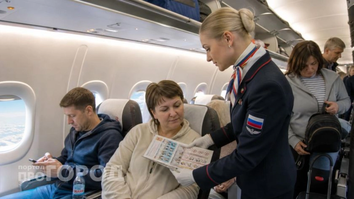 Больше не делайте этого в самолете: стюардессы раскрыли 10 привычек, которые подвергают вас опасности