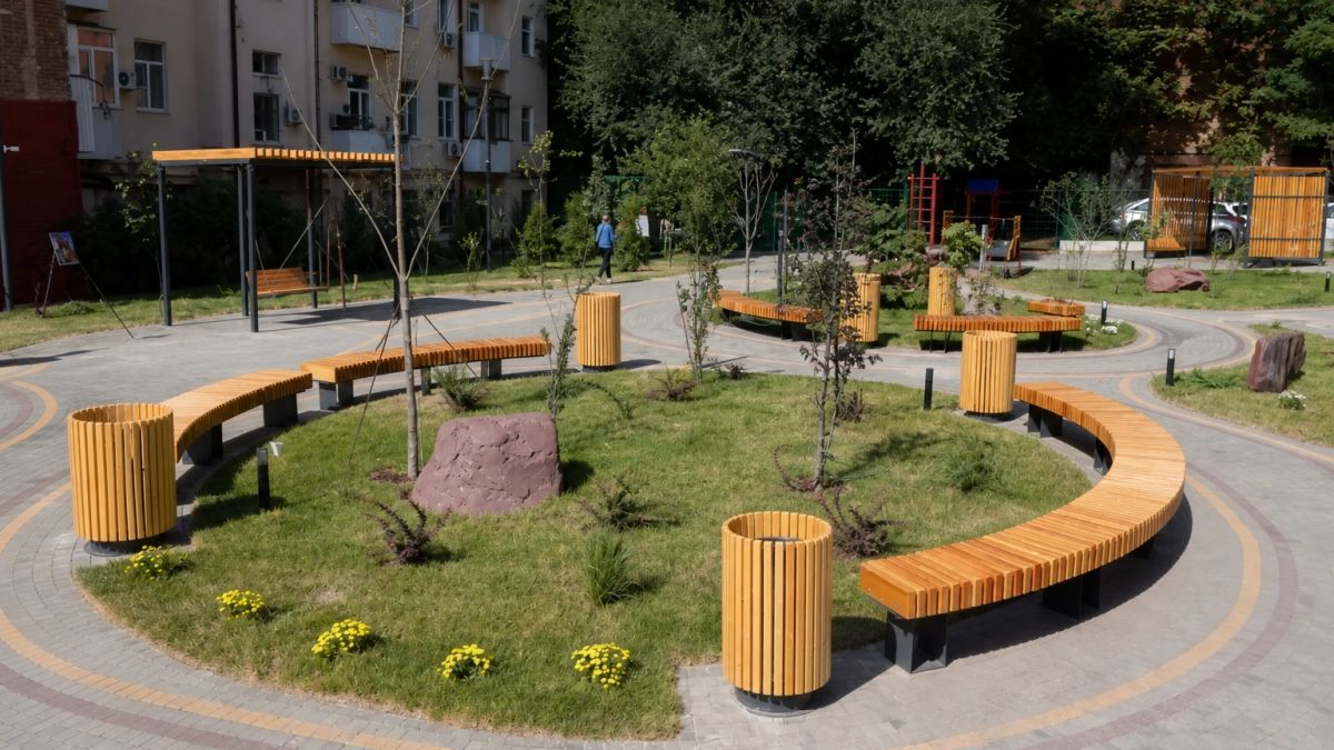 В центре Ростова открыли сквер «Кленовый дворик» на месте бывшего пустыря