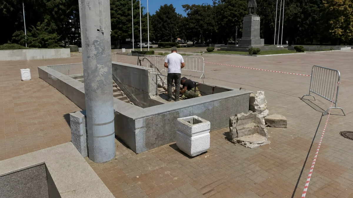 В Ростове начали ремонт входа в подземный переход, поврежденный в ДТП