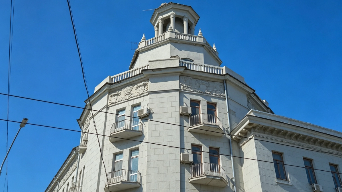 Для восстановления шпиля на Большой Садовой в Ростове обследуют основание здания