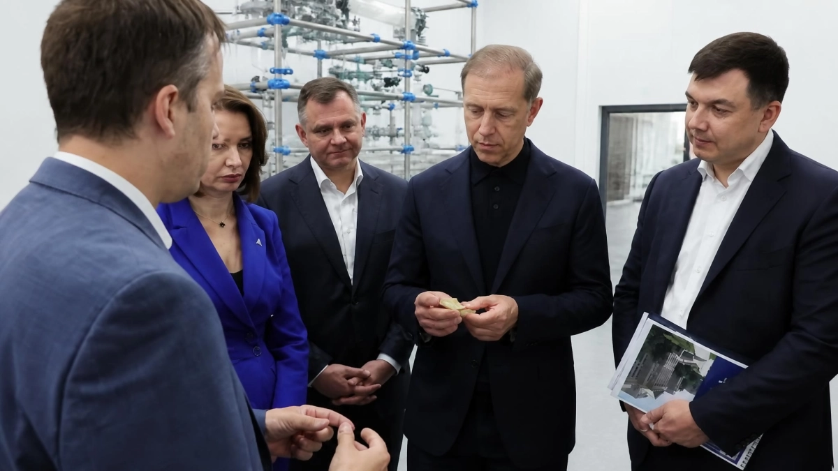 Мантуров и Слюсарь обсудили перенос штаб-квартиры Вертолетов России в Ростов