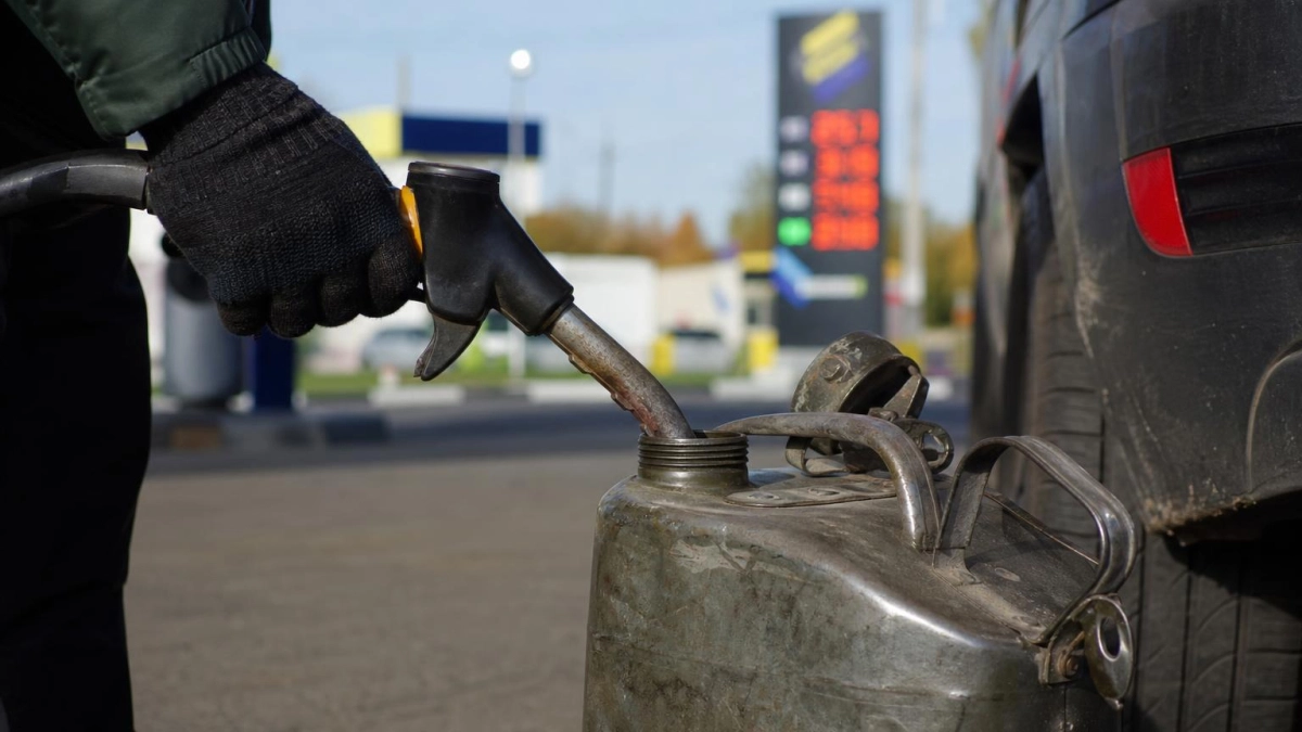 В Ростовской области назвали сети АЗС, где бензин можно налить в канистру