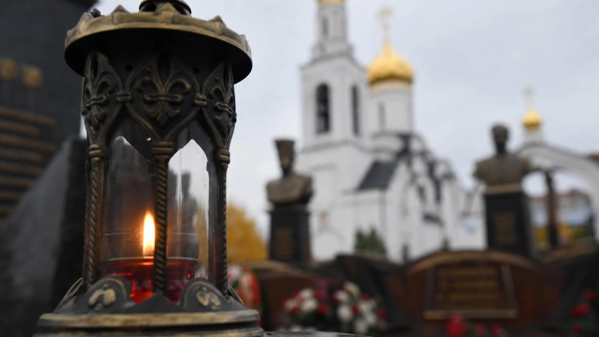У главного храма ЮВО зажгли негасимую лампаду в день годовщины